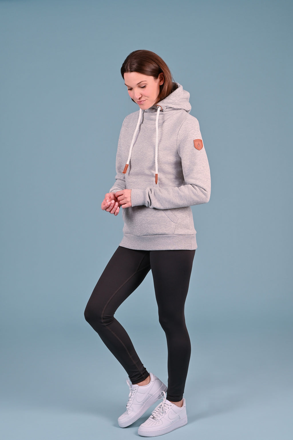 Wanakome women's Cassy pullover hoodie in light heather grey