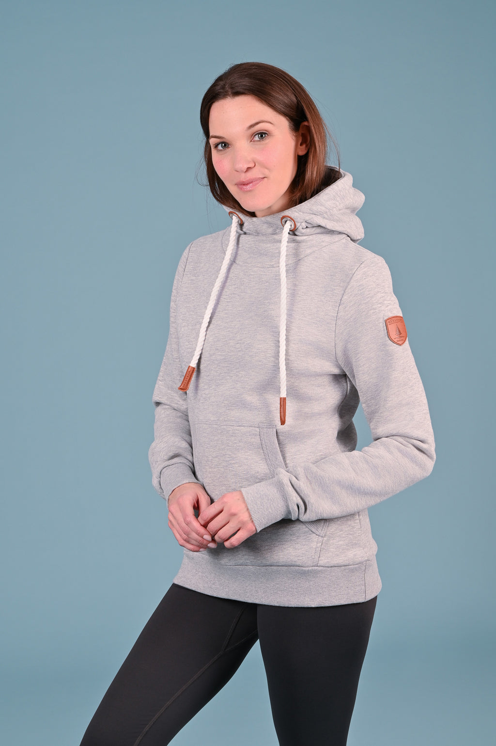 Wanakome women's Cassy pullover hoodie in light heather grey